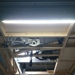 【簡単DIY】ガレージにLEDテープライトで照明を追加し入口付近を明るくしました