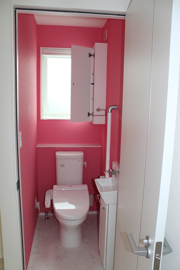 Web内覧会 2fトイレ ピンクの壁紙 クロス 第4回 Smart House